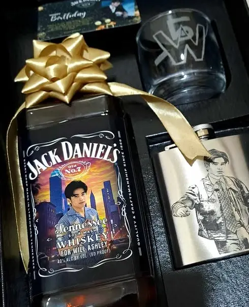 Luxury customized liquor gift bottle with engraving and wrapping