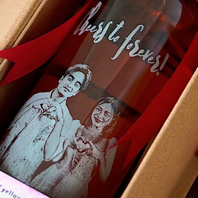 Photo engraving on bottle