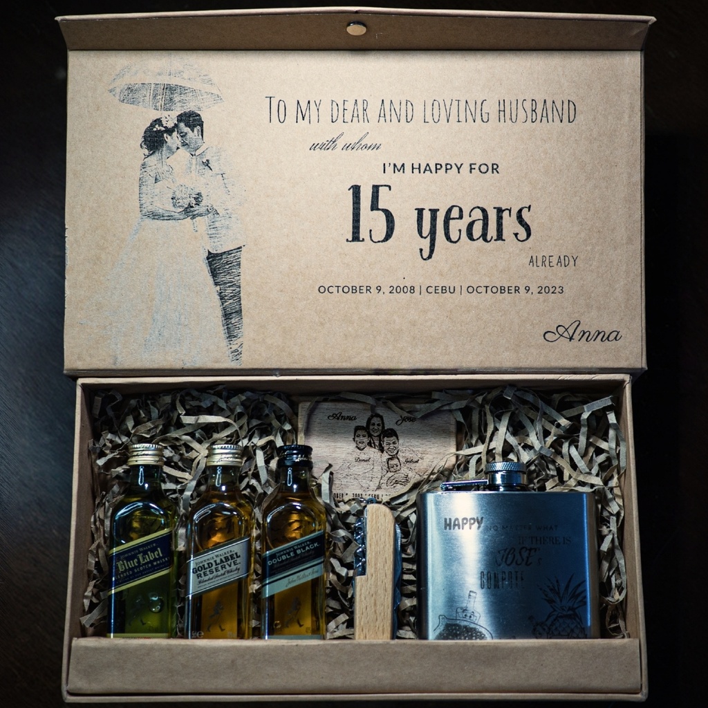 Gift set (Customized) with Miniatures, Flask, Knife, Ref magnet and Box (Designed)