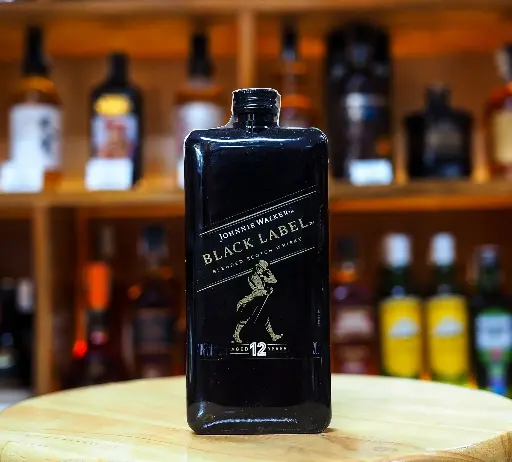 Johnnie Walker Black Label Blended Scotch whisky in flask 200ml
